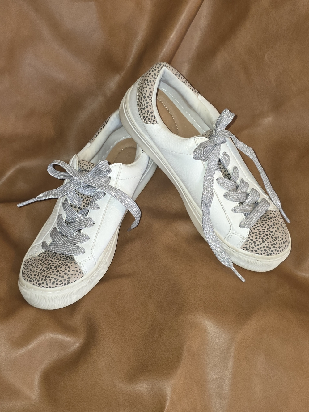 Womens Size 6.5 White Sneakers with Beige Speckled Trim